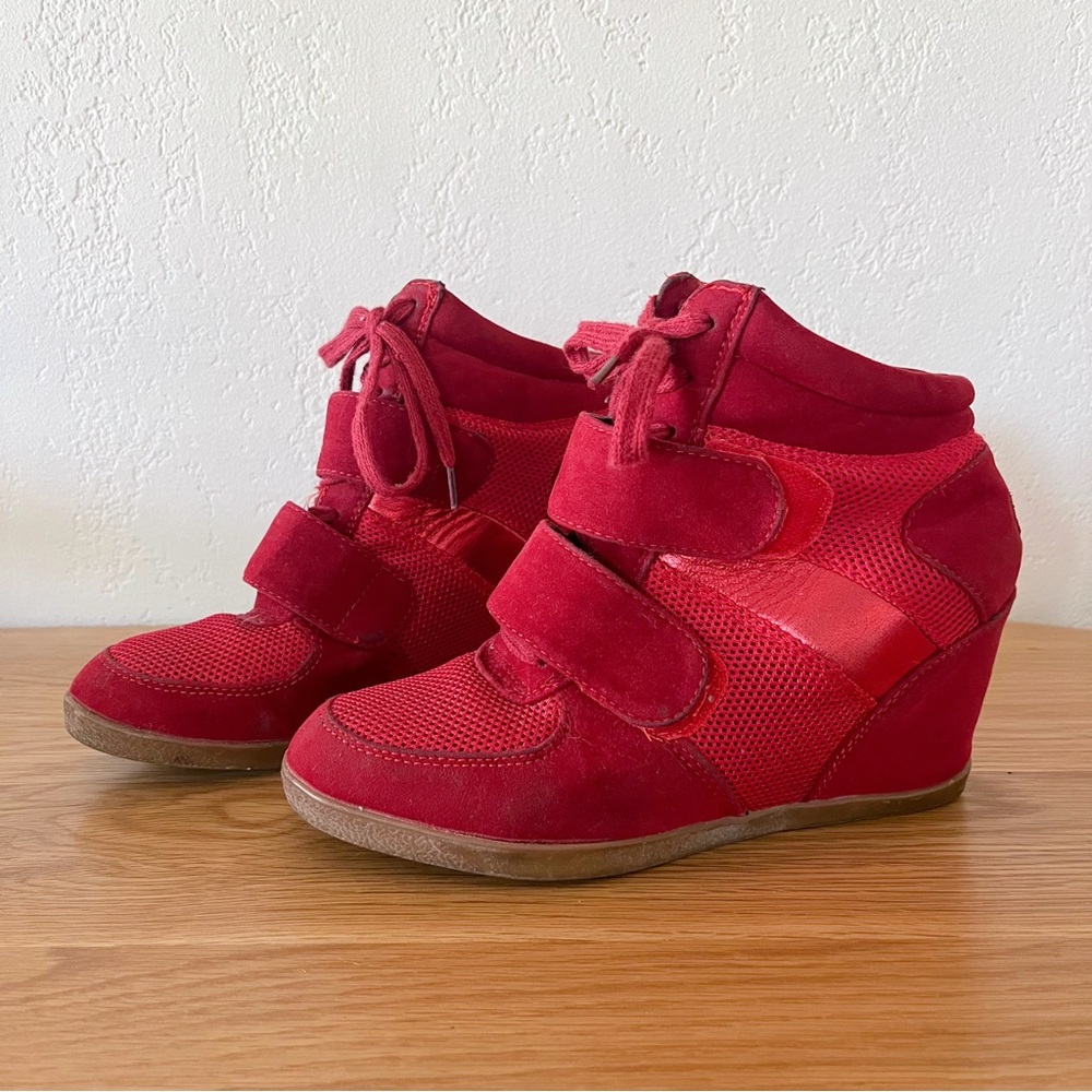 Early 2000s Red Wedge Sneakers Shoes sz 7.5.